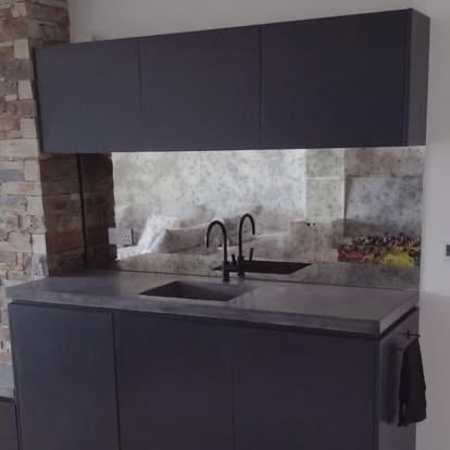 Cast concrete kitchen worktop with integrated sink